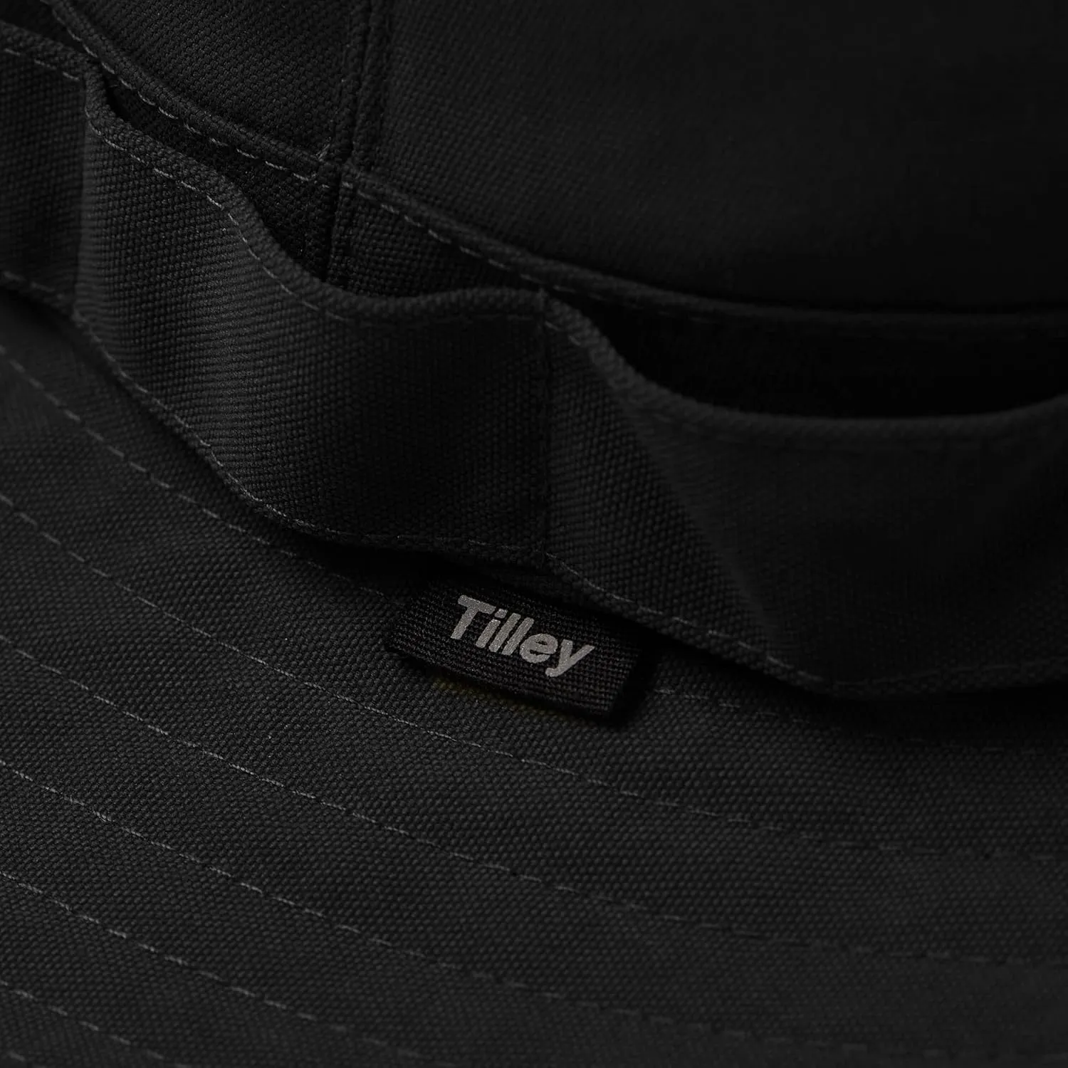 Tilley Canyon Bucket Hat – Lightweight Breathable Hat for Men & Women, Wide Brim Sun Hat for Hiking, Travel & Outdoor Wear