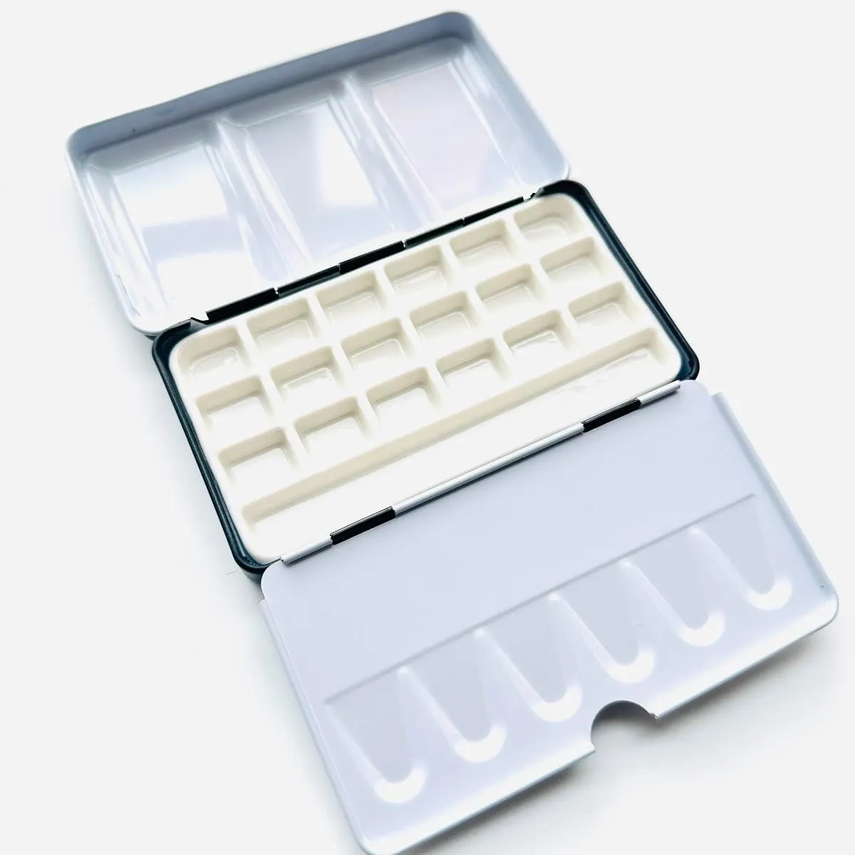 Travel Watercolor Palette,Portable Ceramic Palette 18 Well,Empty Paint Palette,Small Travel Metal Paint Boxwith Porcelain Palette