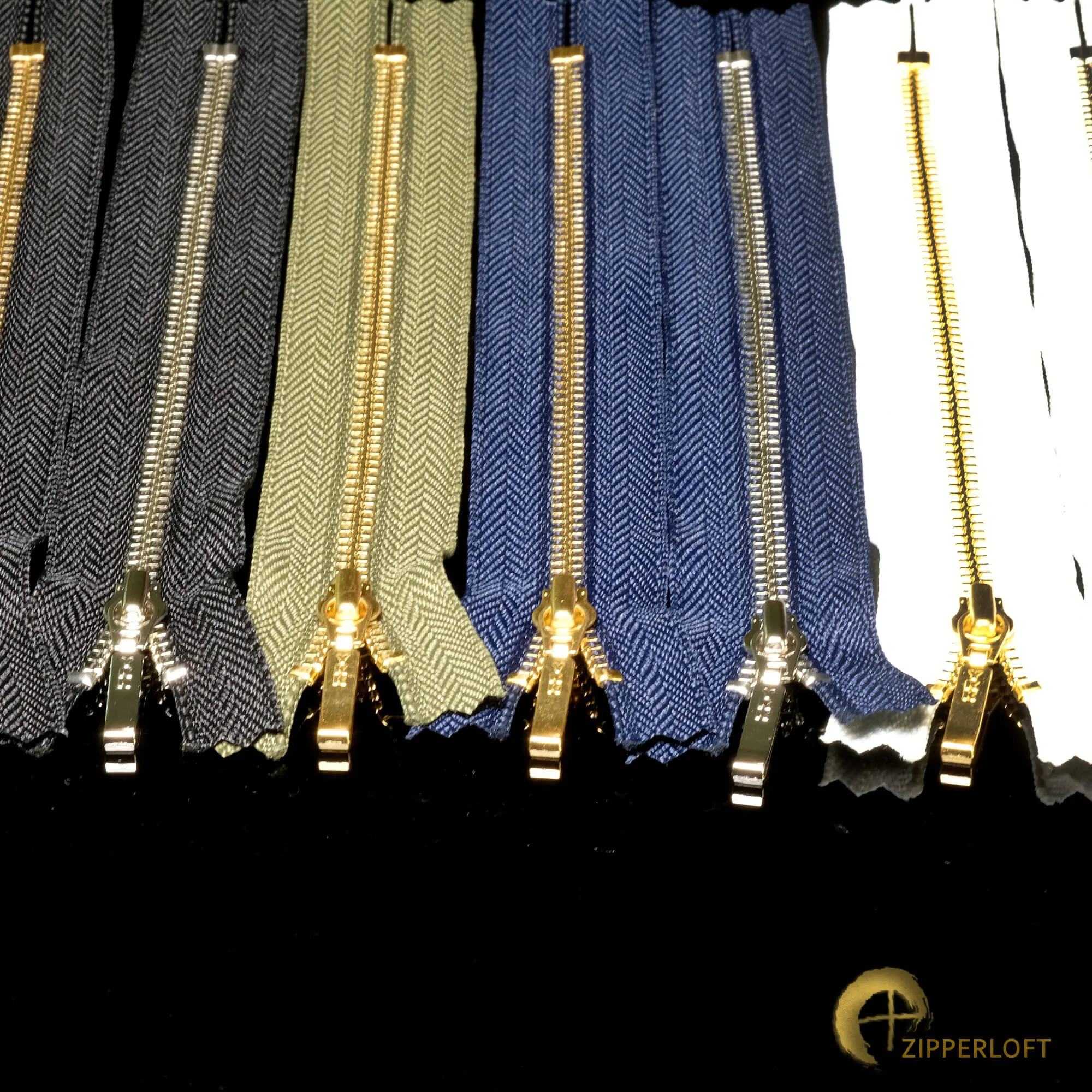 YKK #3 EVERBRIGHT® Gold (7") - 566 Army Green